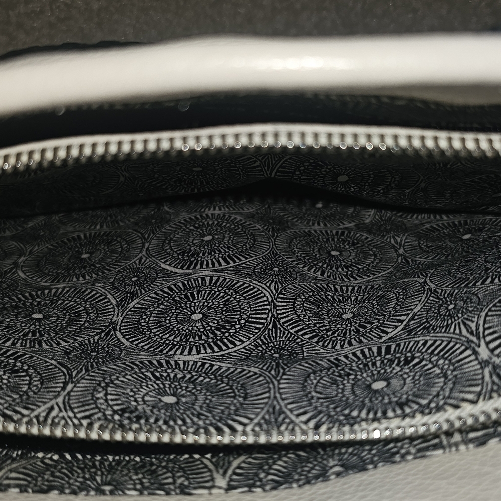 BRIGHTON FERRARA BLACK WHITE FLAVIA MEDALLION TOTE SHOULDER HANDBAG. RARE - Picture 6 of 14